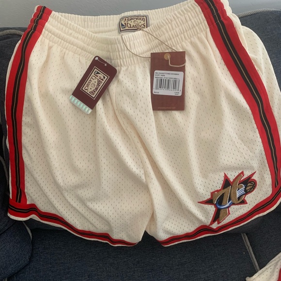 76ers Iverson Mitchell and Ness size Large Chain stitched Legend series BNWT - Picture 3 of 3